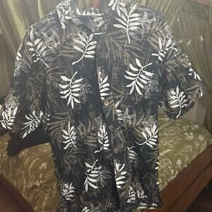 Maki Beach Black Tropical Leaf Print Short-Sleeve Button-Up Shirt (Size M)